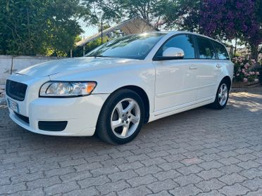 Volvo V50 D4 R-design