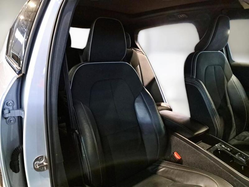 VOLVO XC40 T5 PLUG-IN HYBRID AUTO RECHARGE R-DESIGN 5 PORTE SUV