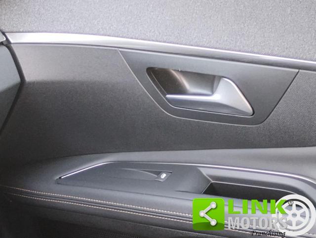 PEUGEOT 3008 BlueHDi 130 S&S Allure