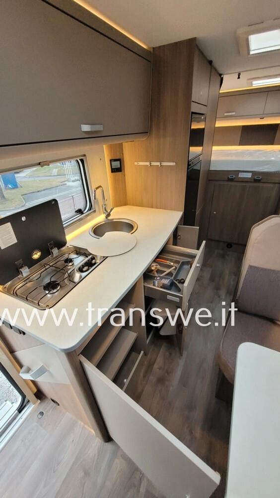 Carado A464 PRO Mansardato con ampio garage in coda