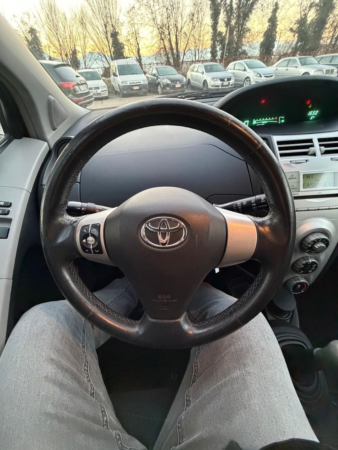 Toyota Yaris 1.3 5 porte