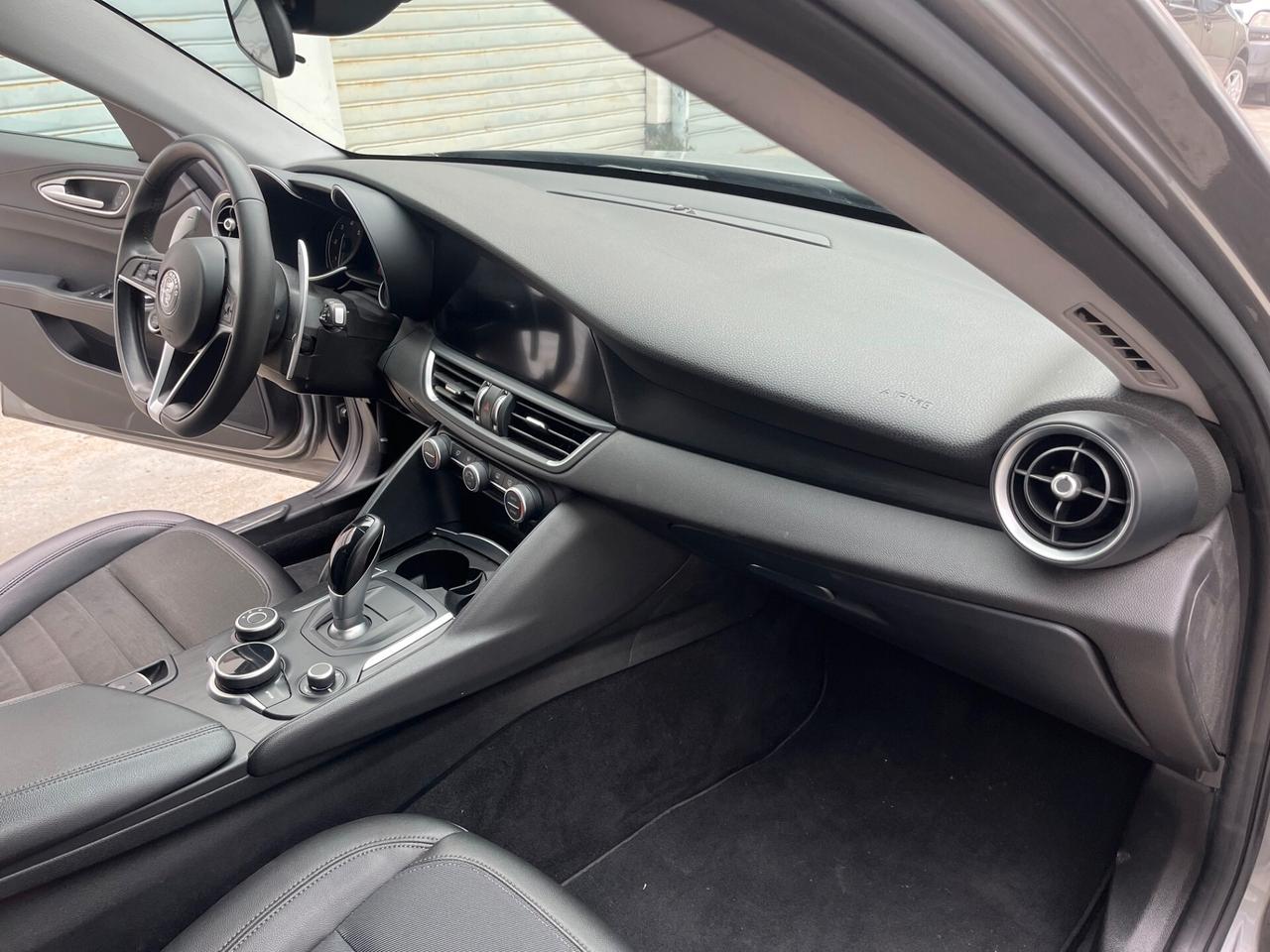 Alfa Romeo Giulia 2.2 Turbodiesel 180 CV AT8 Business Sport Launch Ed.