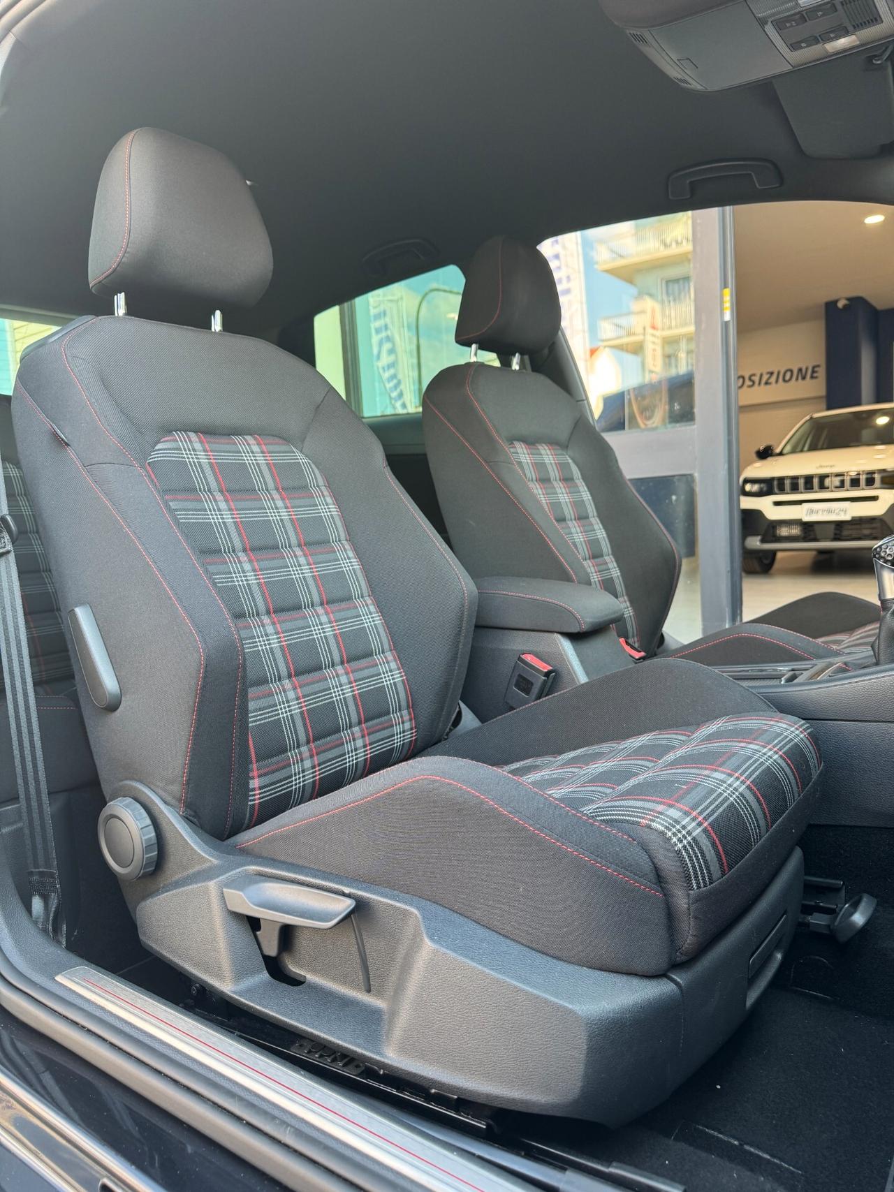 Volkswagen Golf GTI Performance 2.0 TSI 3p.