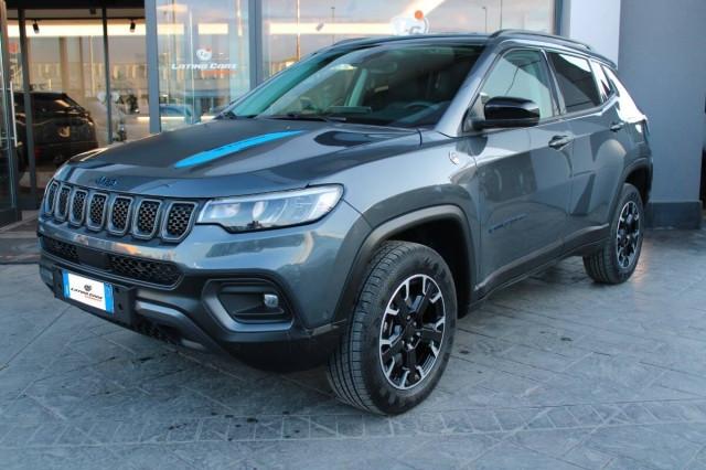 Jeep Compass 1.3 turbo t4 phev Trailhawk 4xe con CarPlay