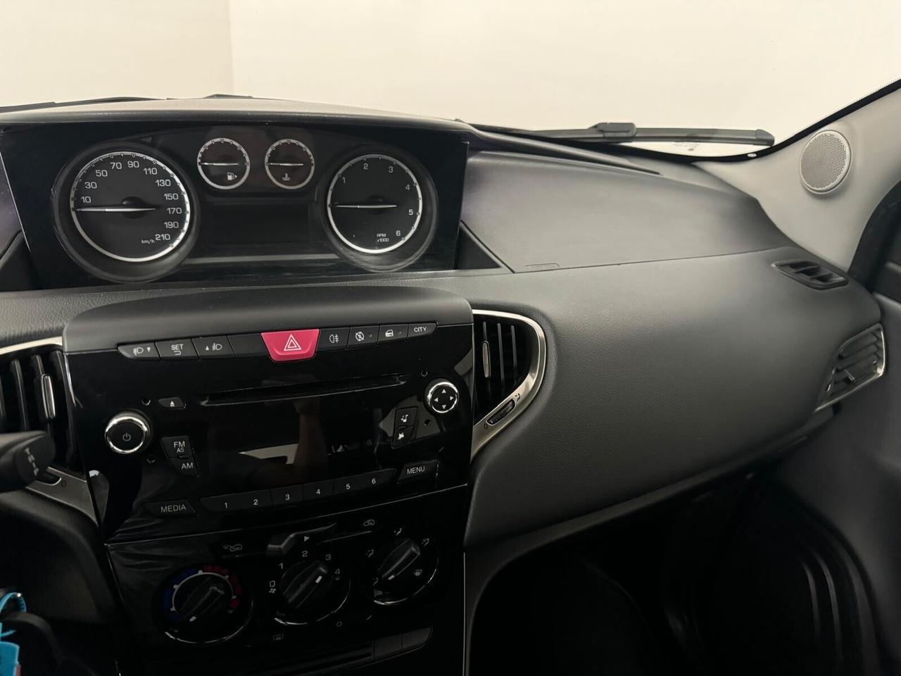 Lancia Ypsilon 1.3 MJT 16V 95 CV 5 porte S&S ** NEOPATENTATI**