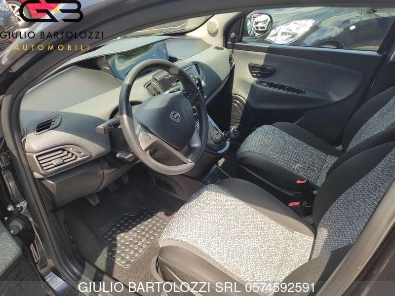 Lancia Ypsilon 1.0 FireFly 5 porte S&S Hybrid Silver