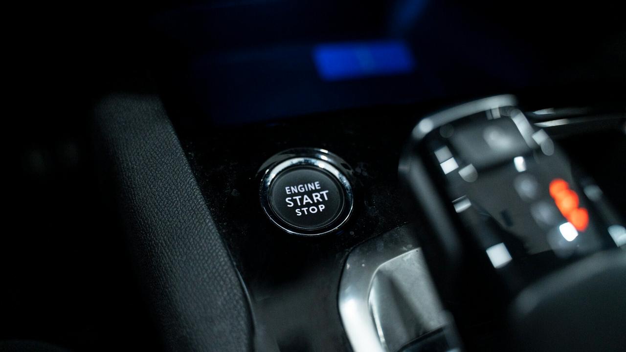 Peugeot 3008 1.5 BLUEHDI GT PACK SES 131 CV EAT8 AUTO VIRTUAL FULL OPTIONAL