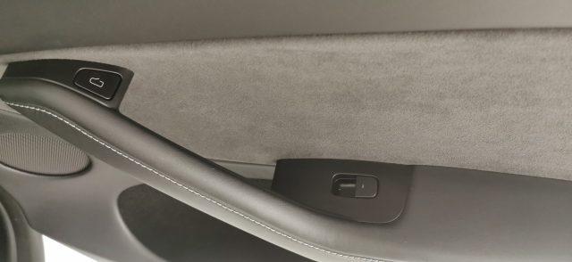 TESLA Model Y Performance Dual Motor AWD -con Autopilot avanzato