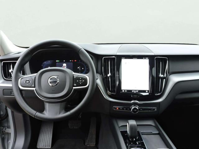 VOLVO XC60 B5 (benzina) AWD Core automatica Aziendale