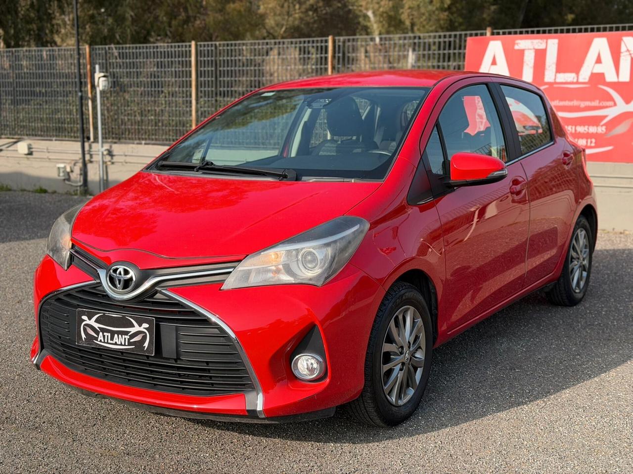 Toyota Yaris 1.3 5 porte trend red edition