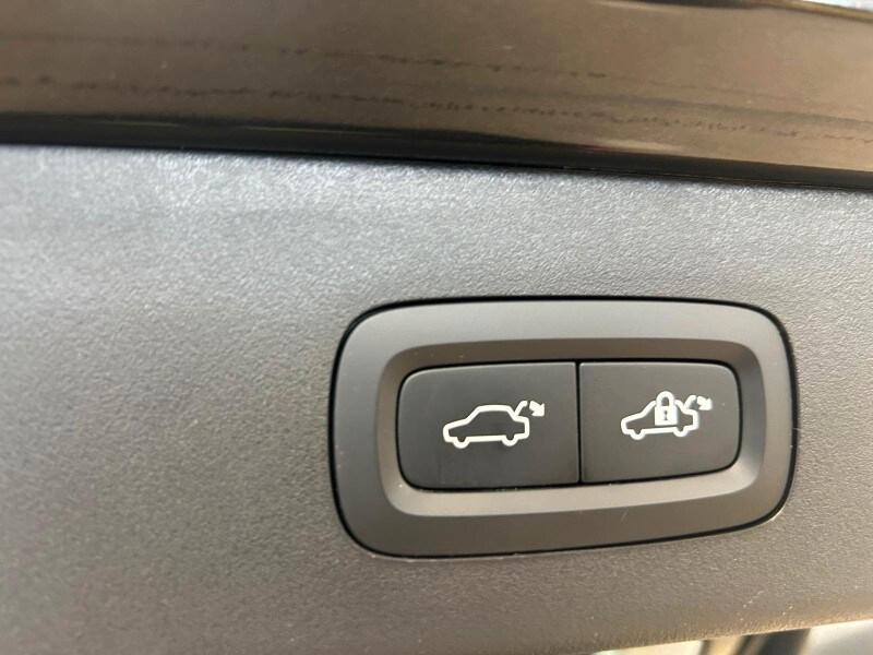 LYNK&CO 01 01 PHEV
