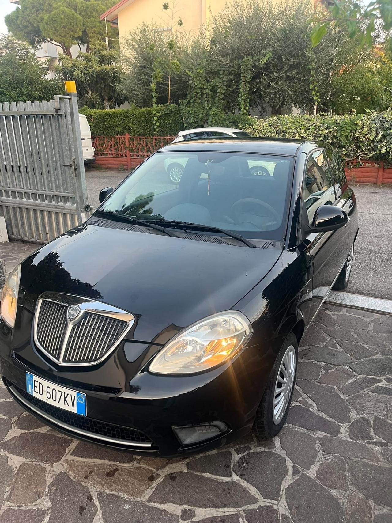 Lancia Ypsilon 1.3 MJT 75 CV 111000km TAGLIANDATA