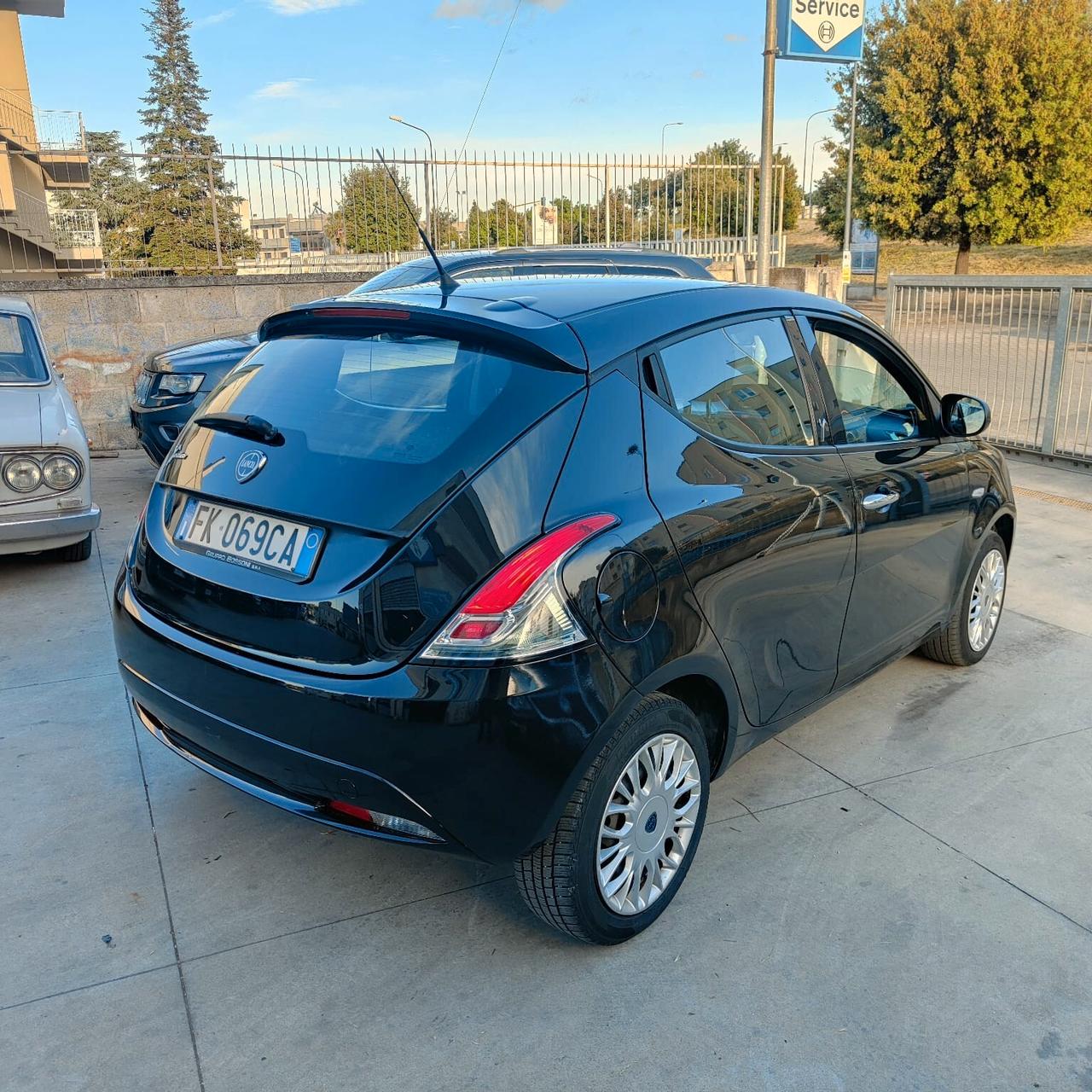 Lancia Ypsilon 1.2 69 CV 5 porte GPL Ecochic Silver