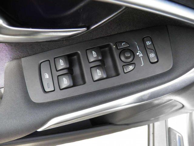VOLVO V40 Cross Country V40 CROSS COUNTRY D3 MOMENTUM
