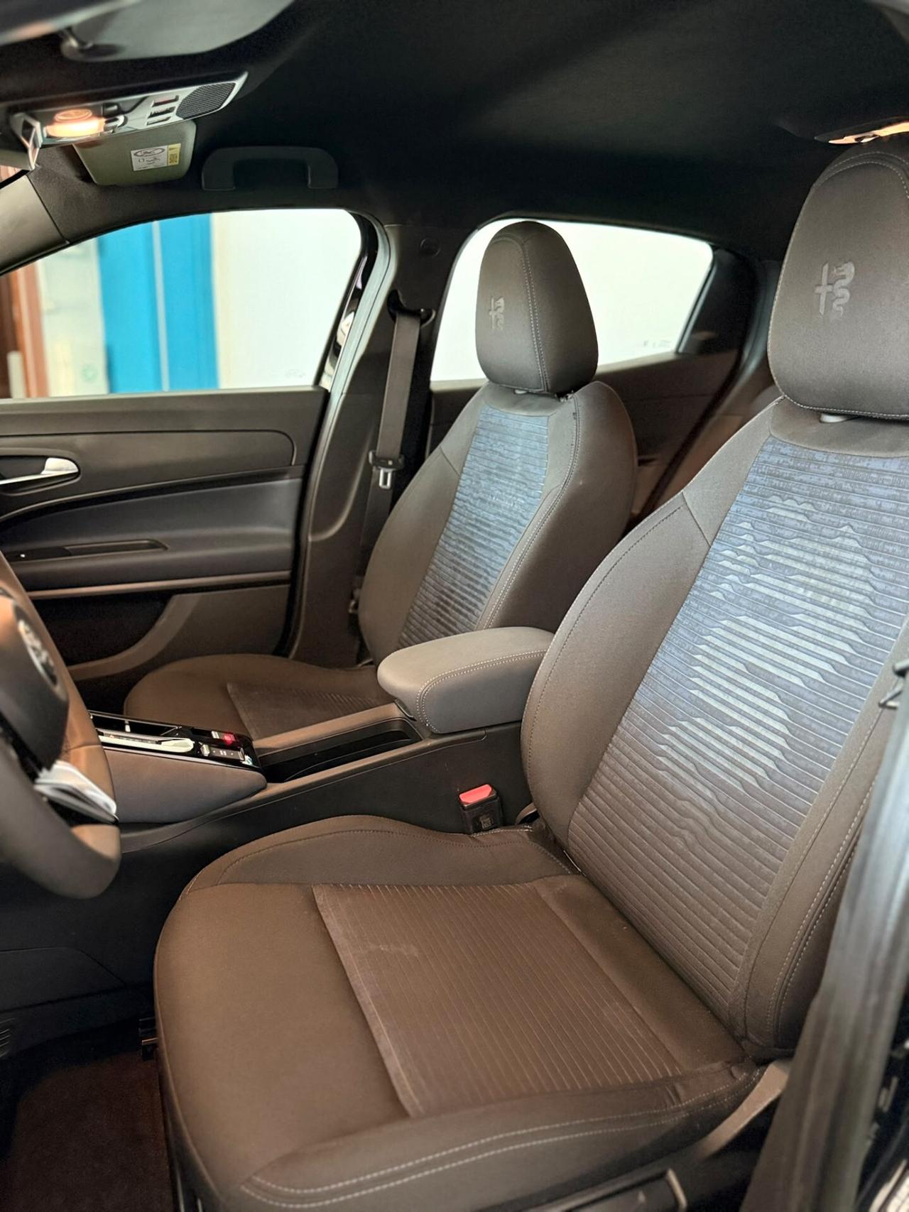 Alfa Romeo Junior 1.2 136 CV Hybrid eDCT6