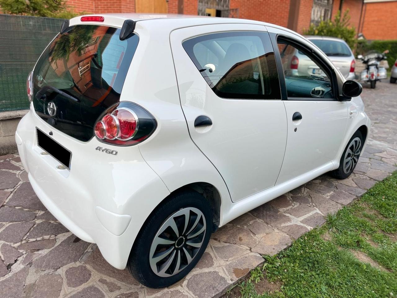 Toyota Aygo 1.0 12V VVT-i 5 porte Lounge Connect