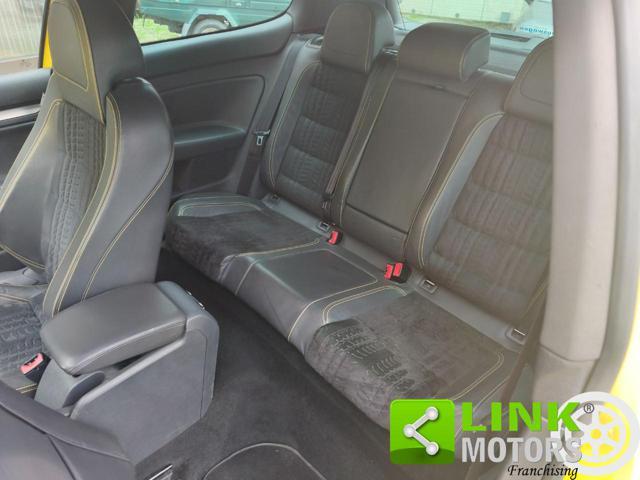 VOLKSWAGEN Golf GTI PIRELLI