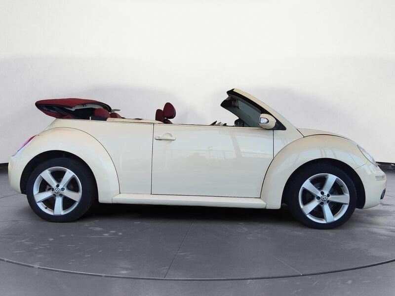 Volkswagen New Beetle New Beetle Cabrio 1.6 limited Red Edition