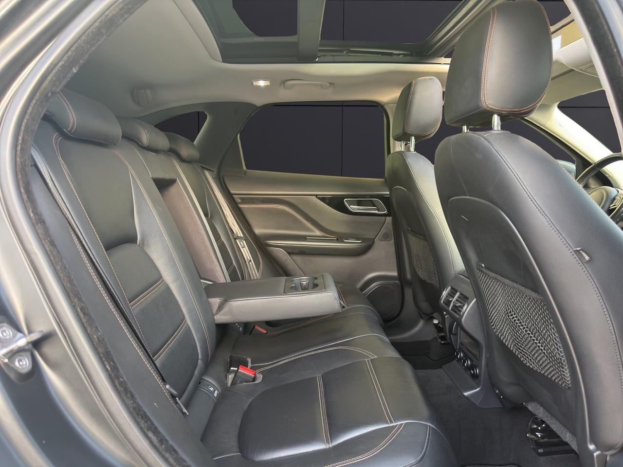 Jaguar F-Pace 2.0 D 180 CV AWD Portfolio