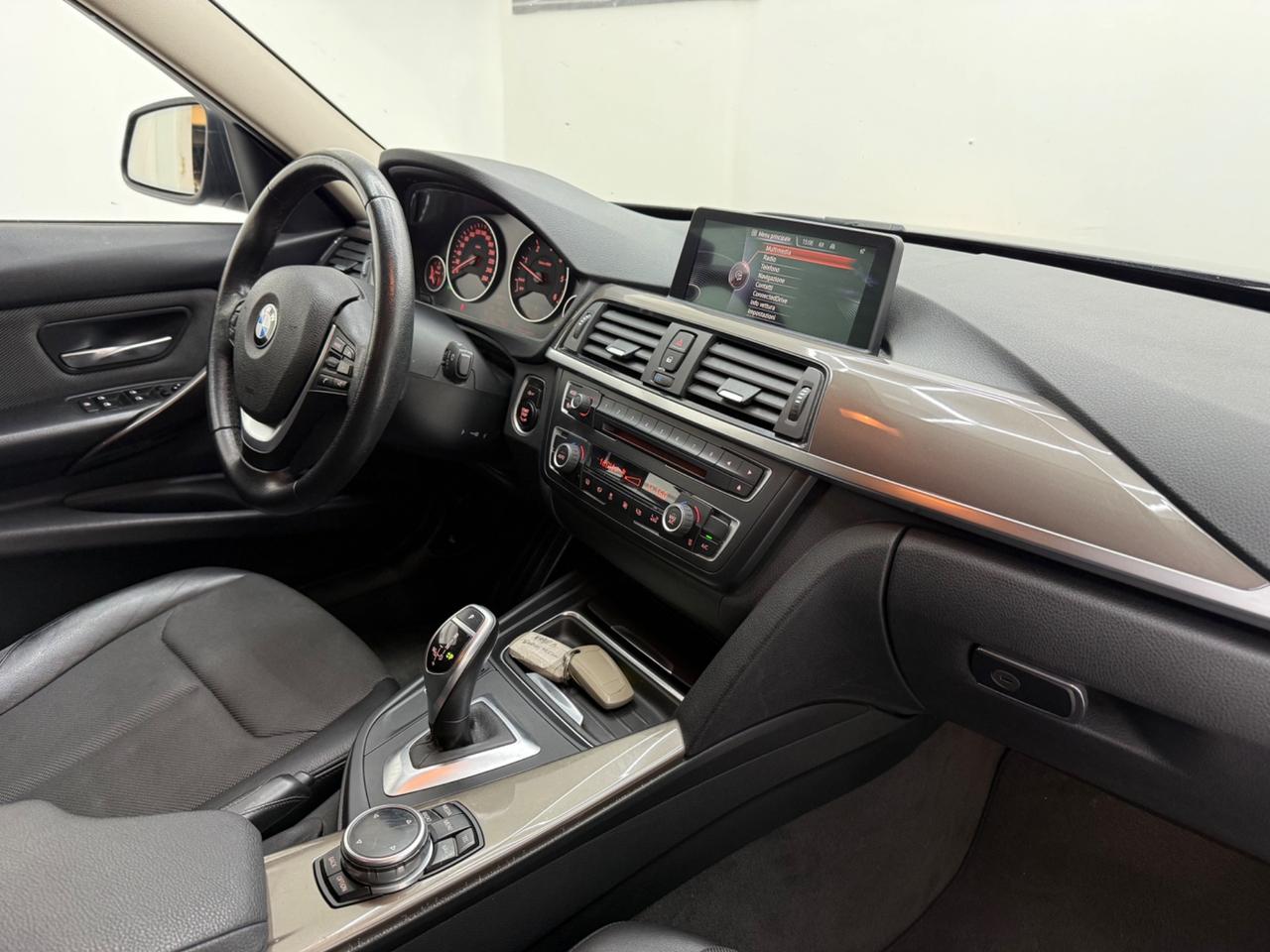 Bmw 320 320d xDrive Touring Luxury