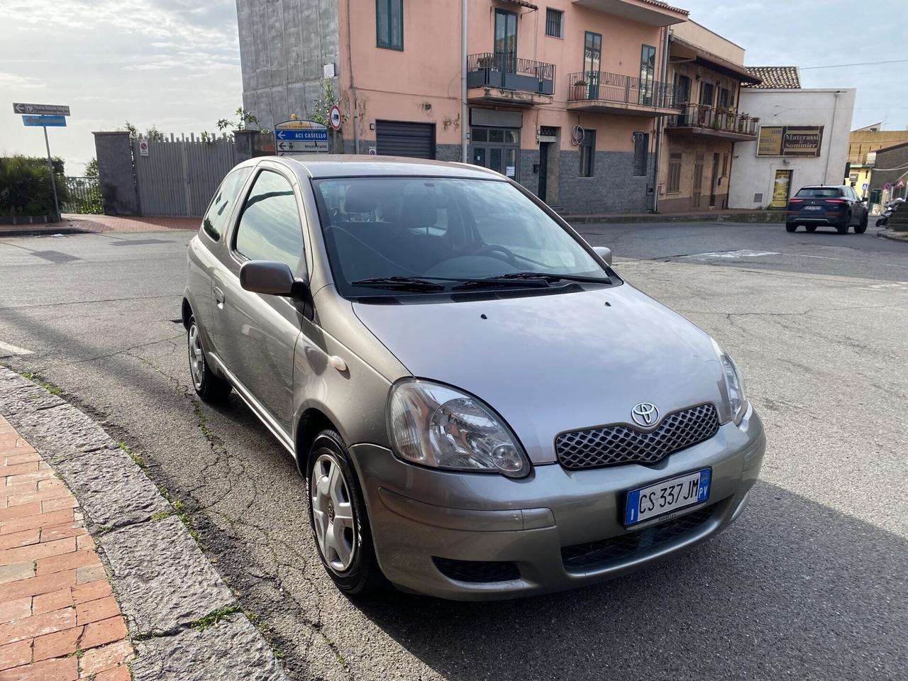 Toyota Yaris 1.0i 16V cat 3 porte Sol