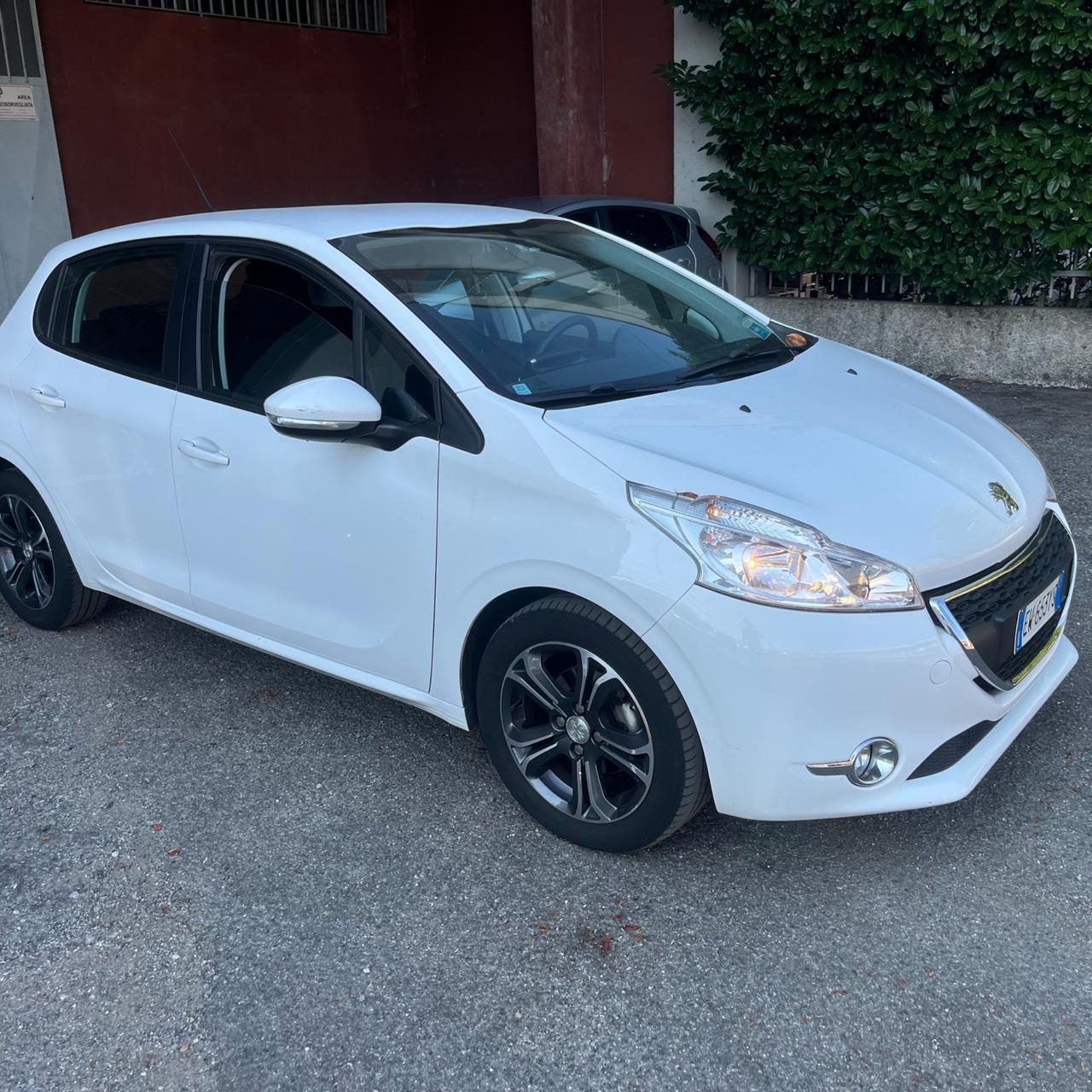 Peugeot 208 PureTech 82 5 porte Allure