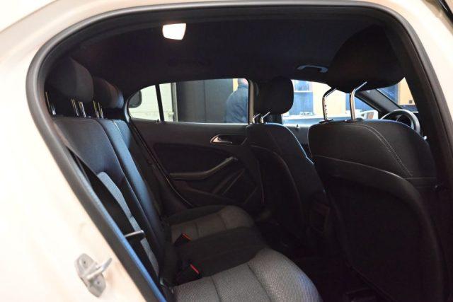 MERCEDES-BENZ GLA 180 D EXECUTIVE AUT.TEL CERCHI 17"VETRI SCURI SED.RISC