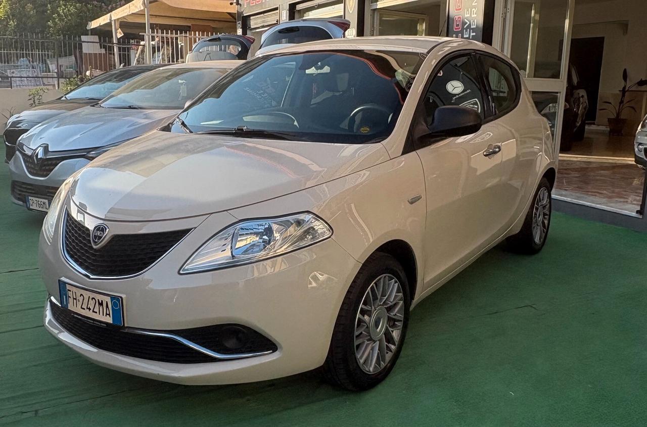 Lancia Ypsilon 1.2 69 CV 5 porte Gold