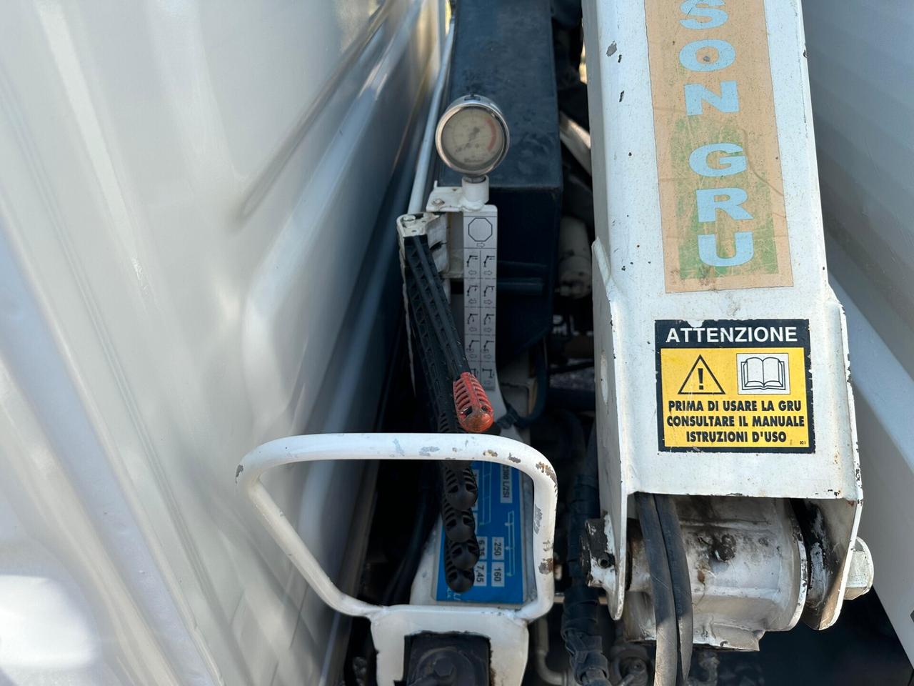 Iveco Daily 35/E4 ribaltabile trilaterale con gru