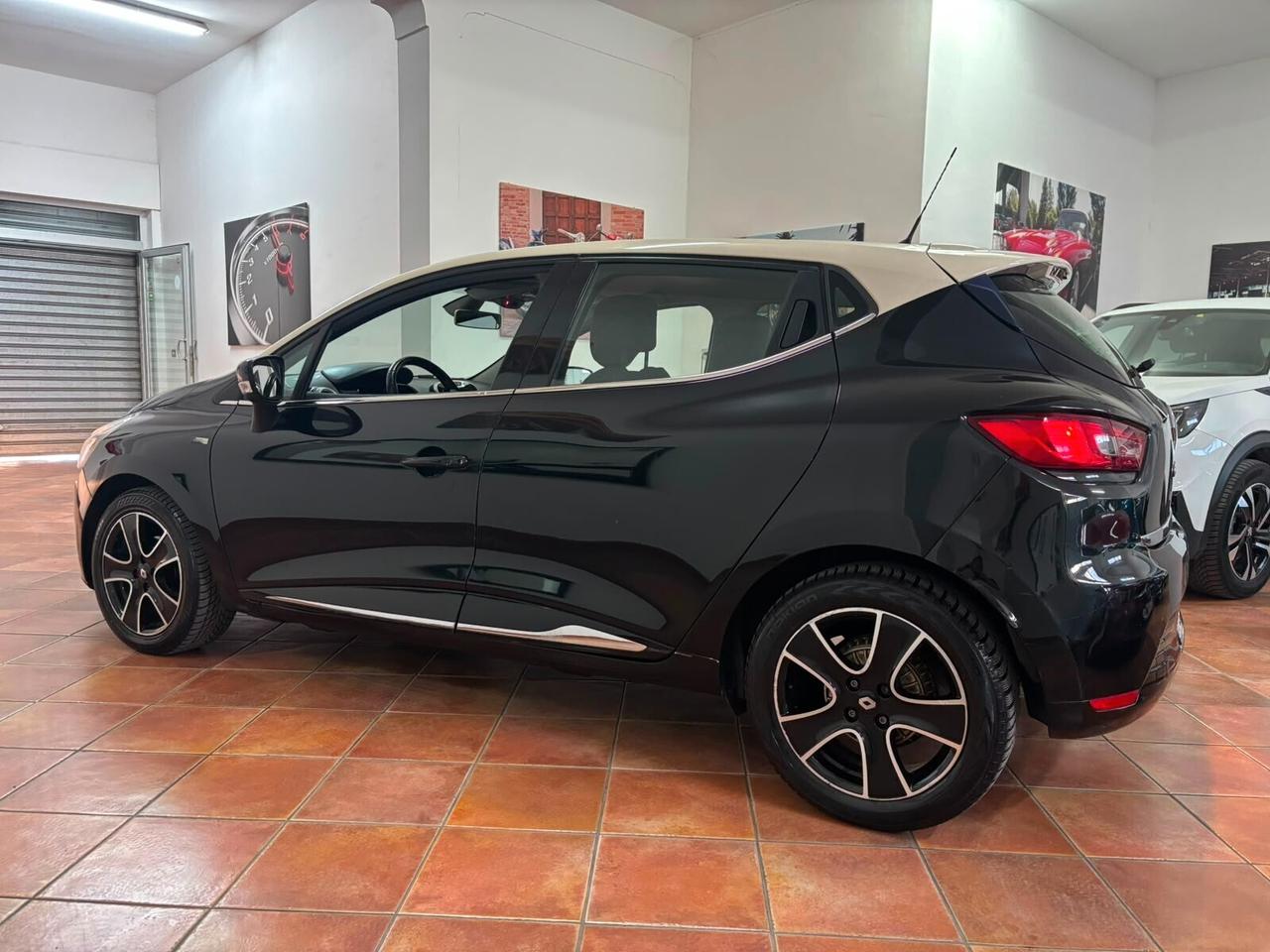 RENAULT CLIO 2016 BI-COLORE AUTOMATICA 1.5 DIESEL