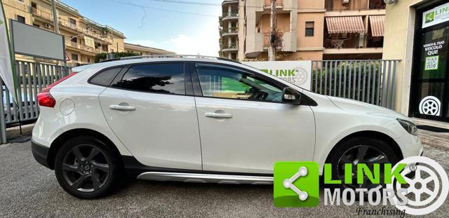 VOLVO V40 Cross Country D2 1.6 Powershift Summum