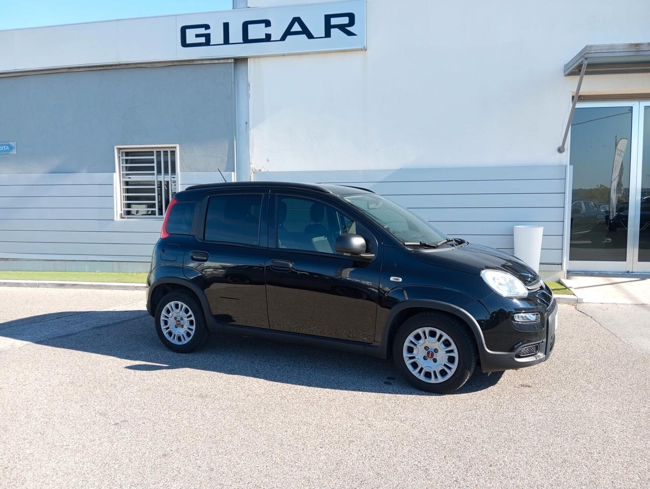 Fiat Panda 1.0 Hybrid Pandina con NAVI e RETRO