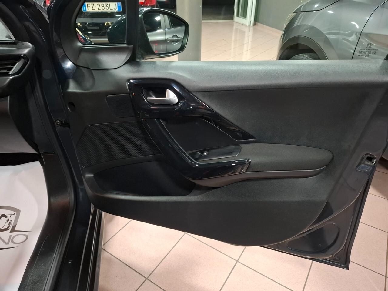 Peugeot 208 1.2 benzina NEOPATENTATO