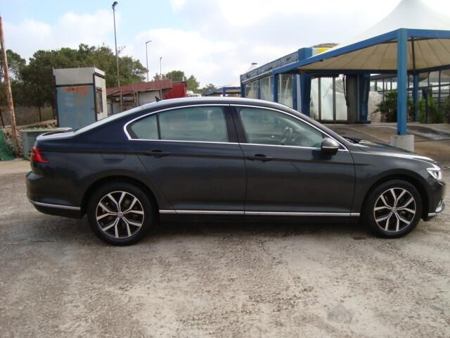 VW Passat 2.0 TDI SCR DSG Executive BMT 150CV BERLINA