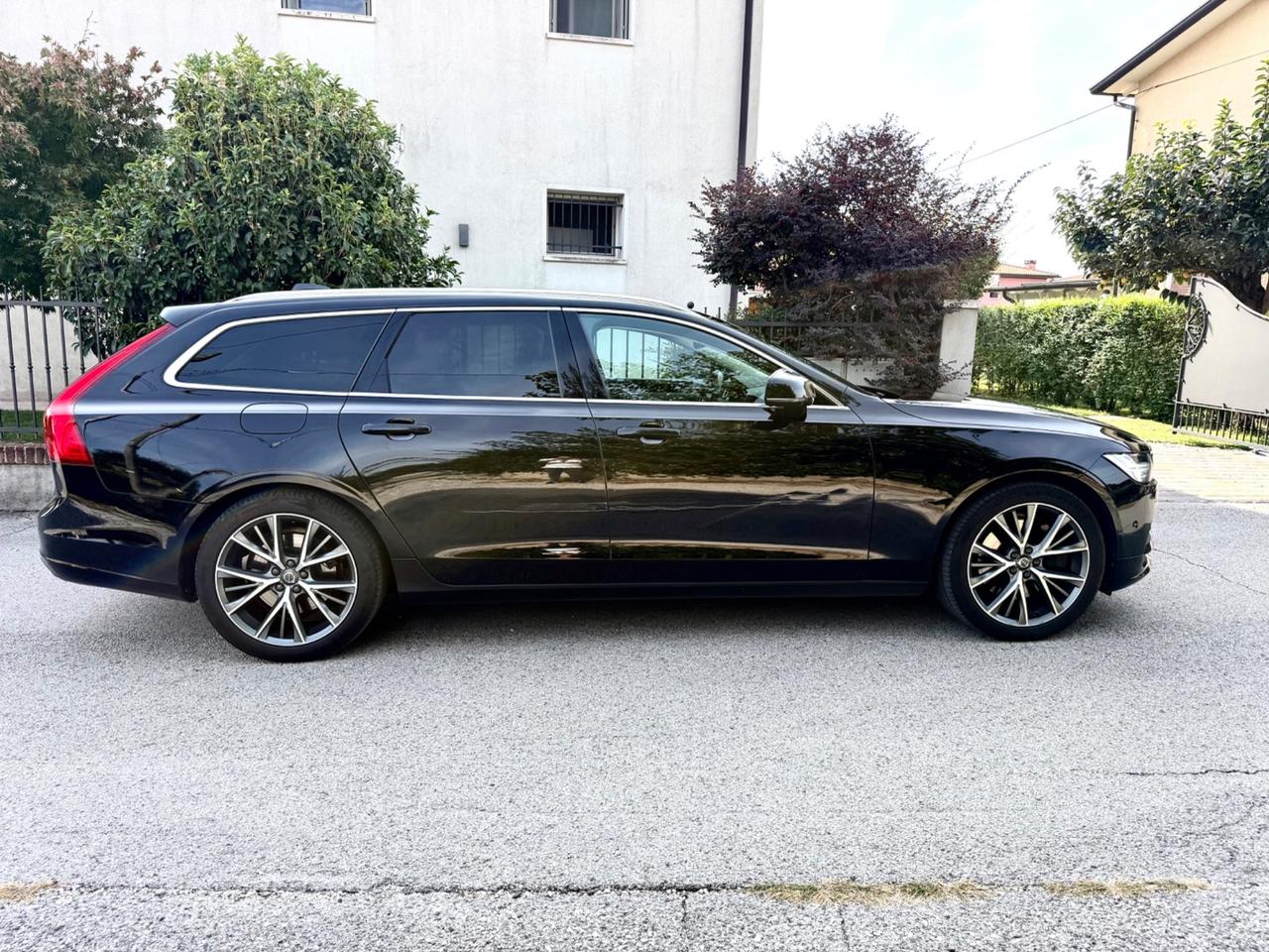 Volvo V90 D5 AWD Geartronic Momentum