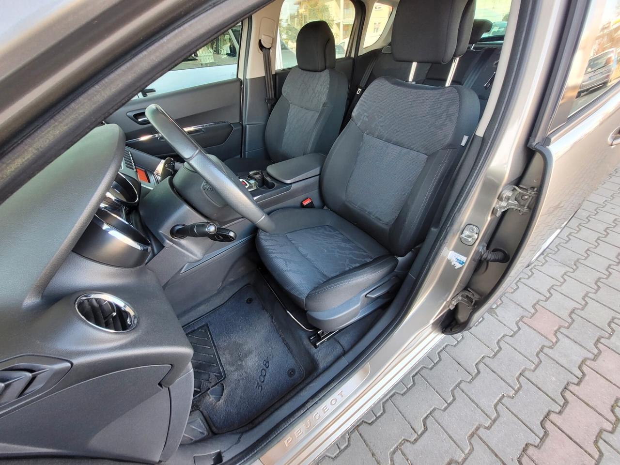 Peugeot 3008 1.6 HDi 110CV Premium