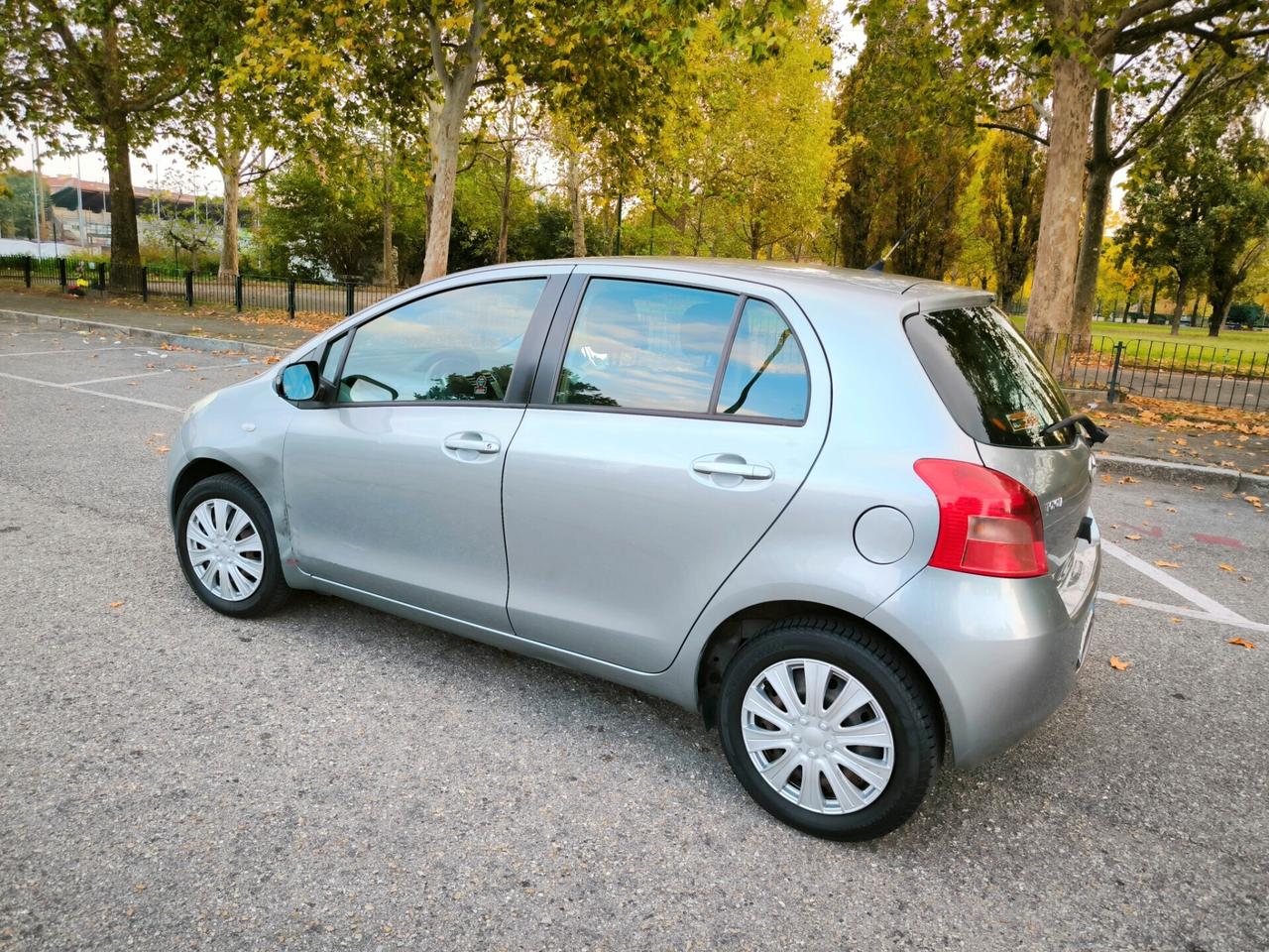 Toyota Yaris 1.0 5 porte Sol NEOPATENTATI