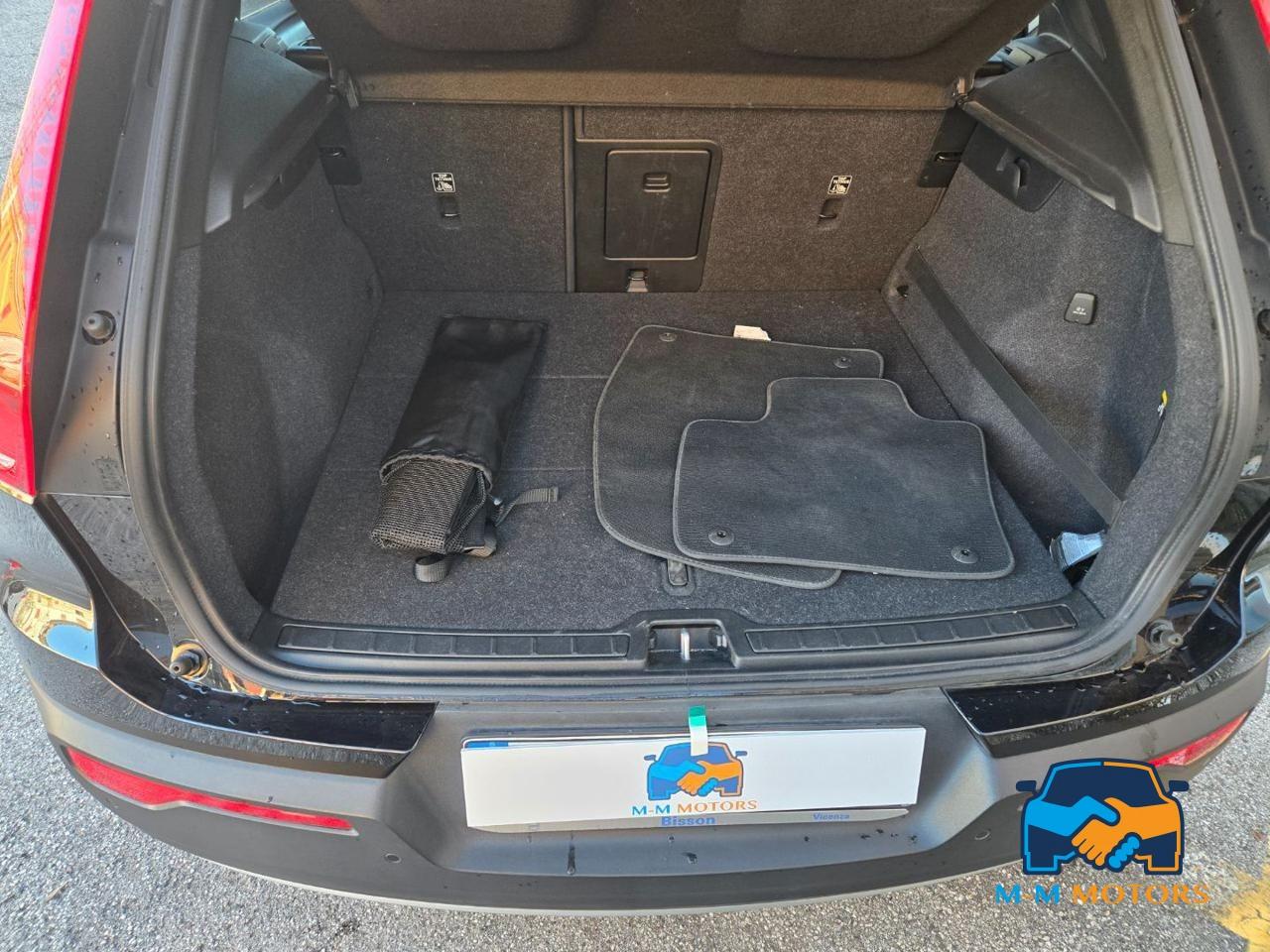 VOLVO XC40 D4 AWD Geartronic Momentum