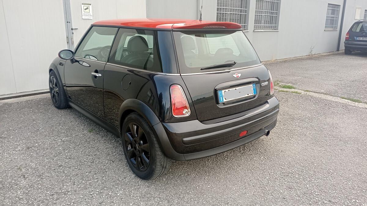 Mini Cooper 1.4 d -