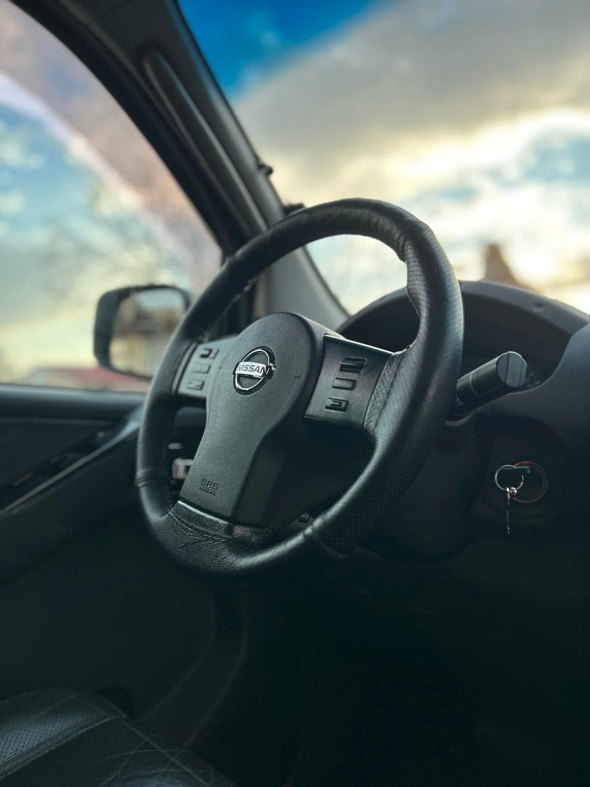 Nissan Navara 2.5 dCi 4 porte Double Cab Sport