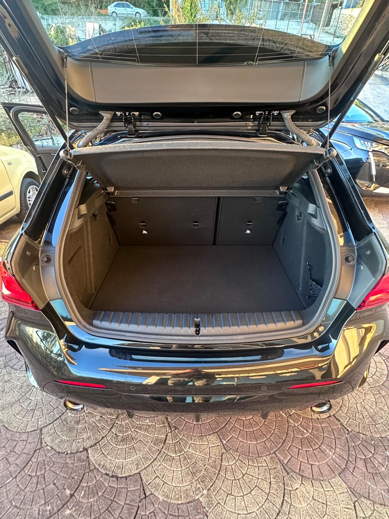 Bmw 118 118d 5p. Colorvision Edition MSPORT