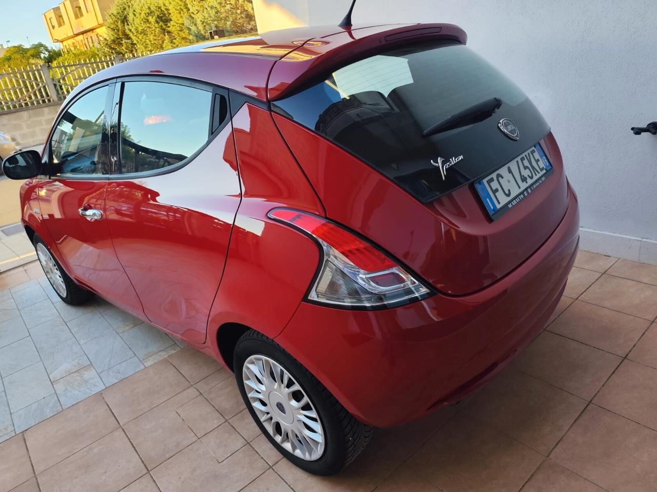 Lancia Ypsilon 1.2 69 CV 5 porte Silver