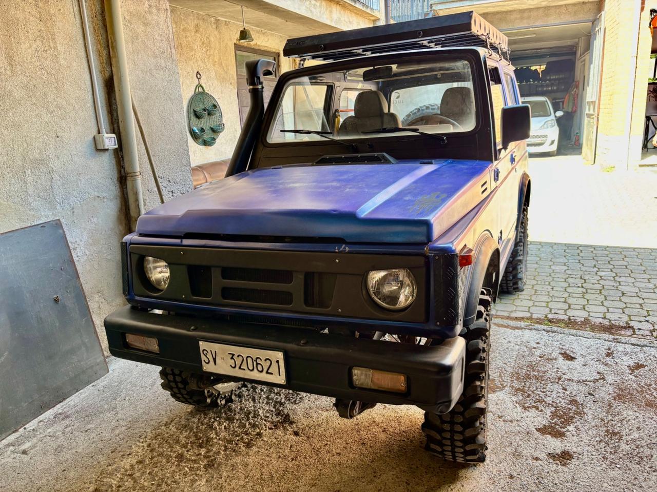 Suzuki SJ 413 SJ413 Berlina De Luxe