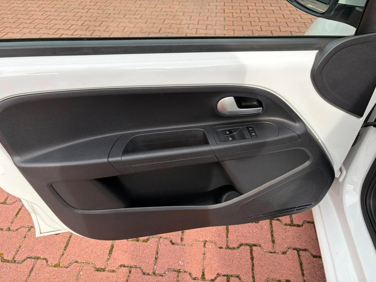 VOLKSWAGEN UP! 1.0cc MUVI 5Porte