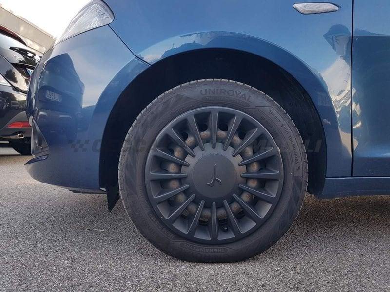 Lancia Ypsilon Ypsilon 1.0 firefly hybrid Silver s&s 70cv 5p.ti