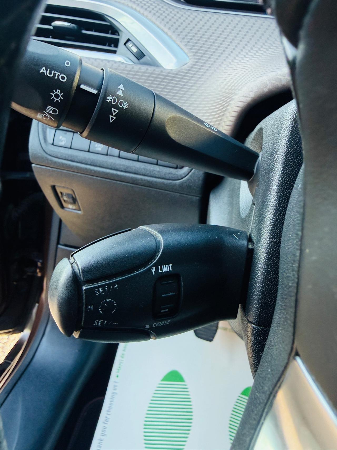 Peugeot 2008 1.6 e-HDi 115 CV Stop&Start Allure