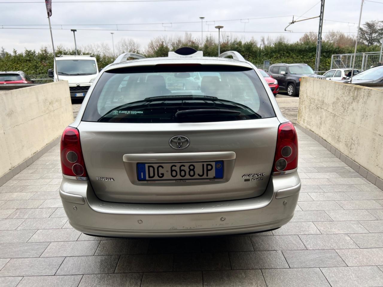 Toyota Avensis 2.0 D-4D 16V Station Wagon