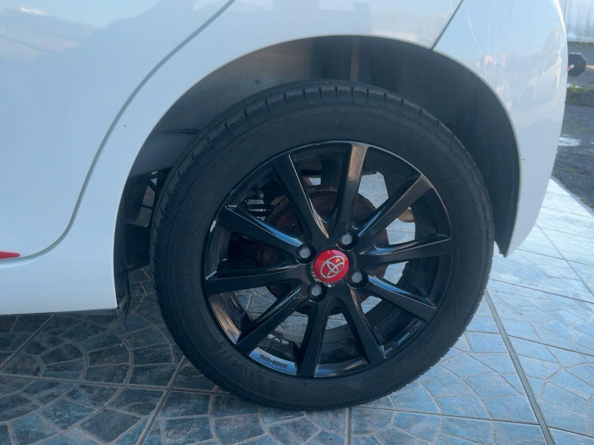 Toyota Aygo 1.0 VVT-i 69 CV 5 porte x-play