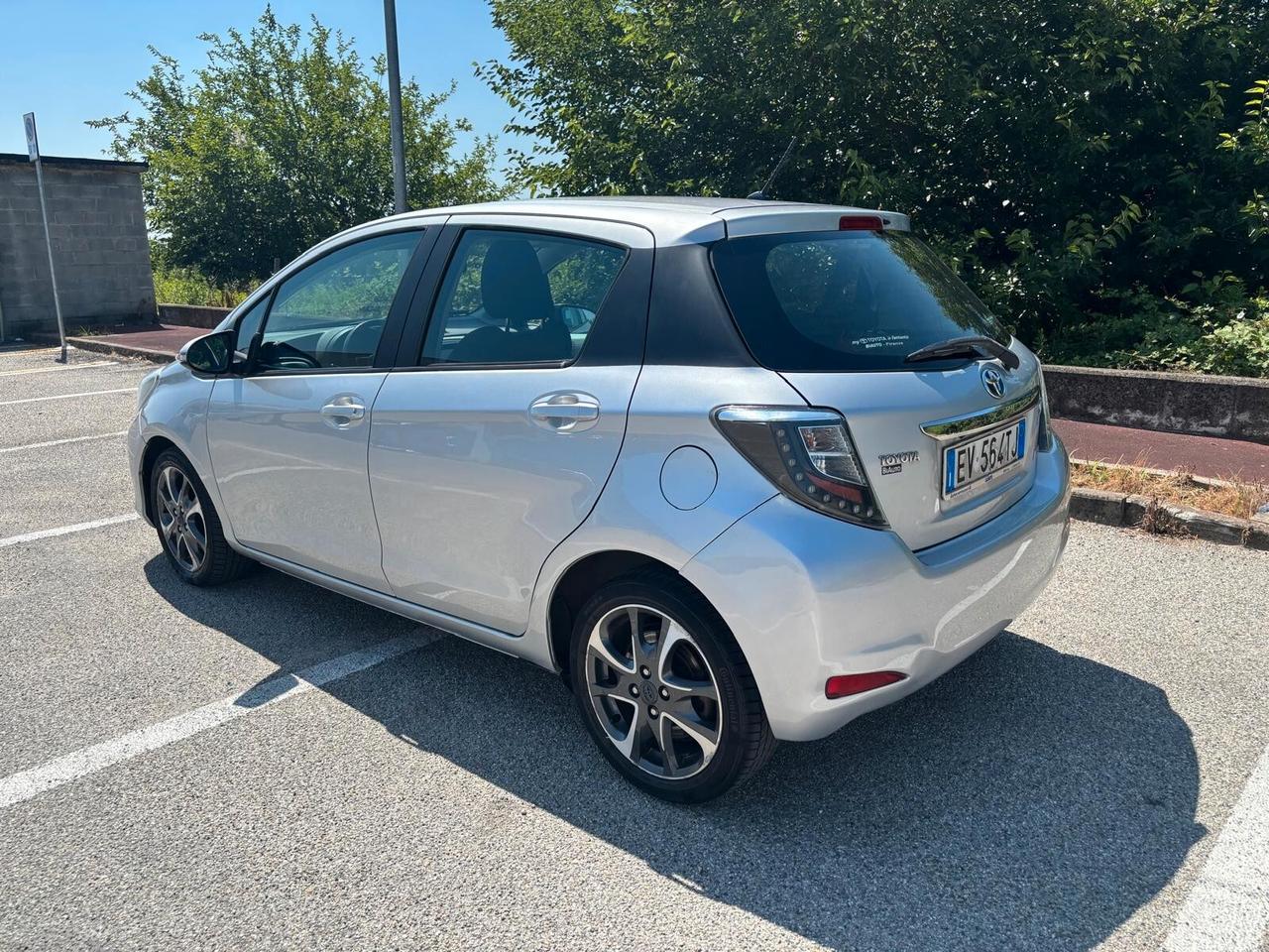 Toyota Yaris 1.5 Hybrid 5 porte Lounge Più GARANZIA UFFICIALE 3 ANNI TAGLIANDI CERTIFICATI KM ORIGINALI