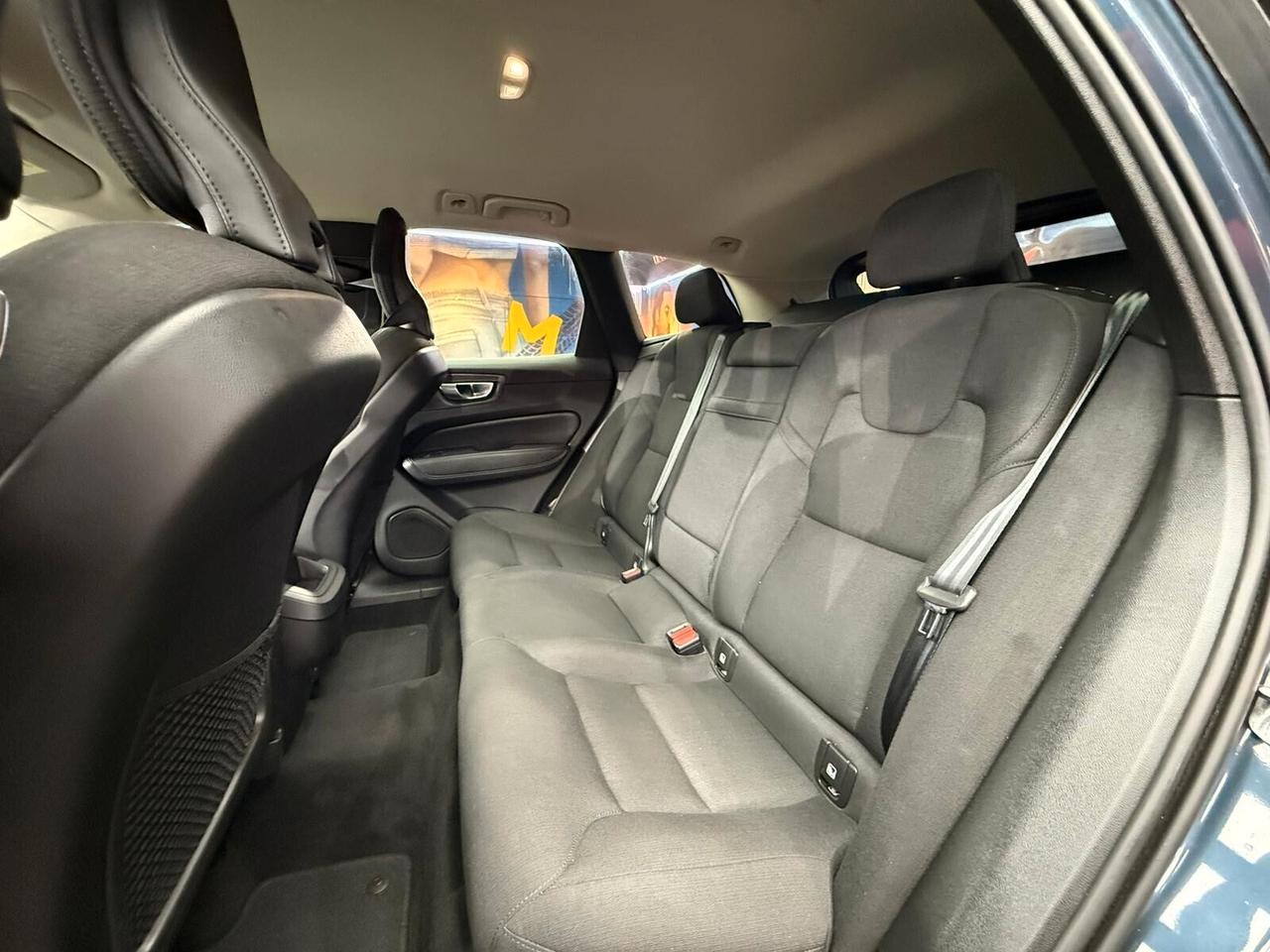 Volvo XC60 B4 (d) automatico Plus Dark (888)